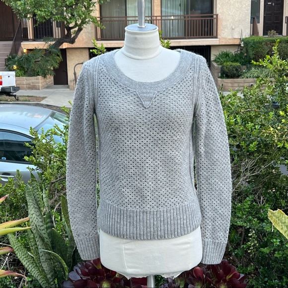 CLUB MONACO Crew Neck Sweater Open Weave On Sleeve Size Medium - Picture 8 of 8